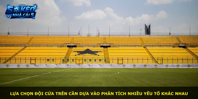 Lựa chọn đội cửa trên cần dựa vào phân tích nhiều yếu tố khác nhau